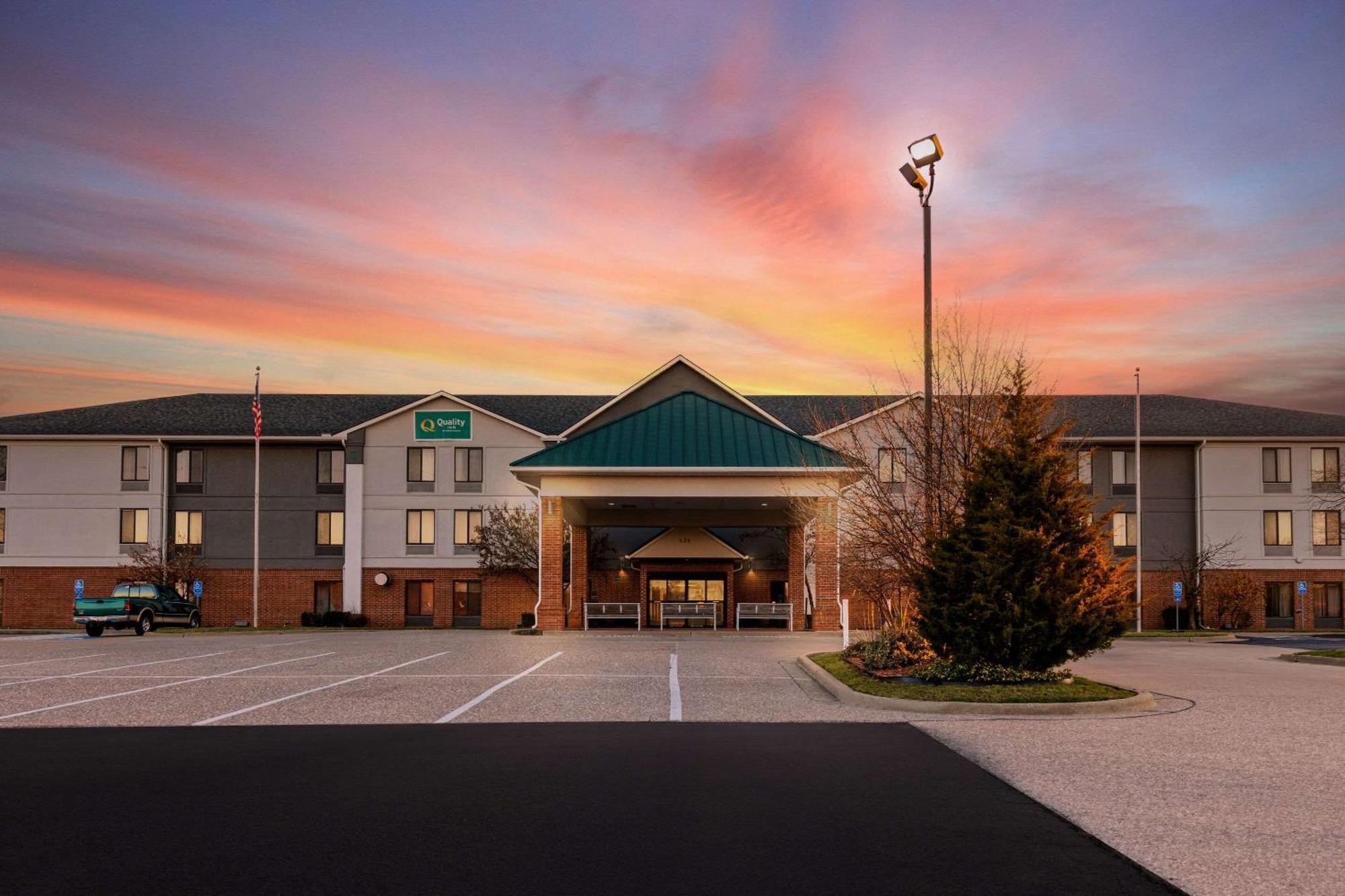 Quality Inn Warrensburg Exterior foto